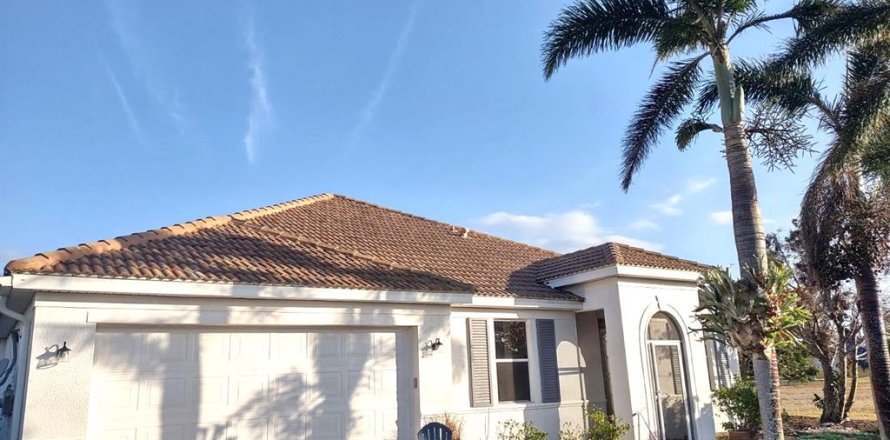 Casa en Punta Gorda, Florida 3 dormitorios, 212.56 m2 № 1256374