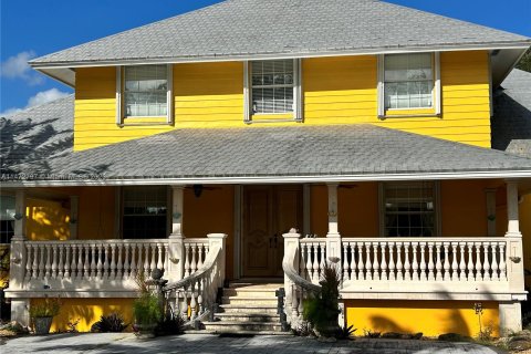 Villa ou maison à vendre à Homestead, Floride: 4 chambres, 498.23 m2 № 783000 - photo 4