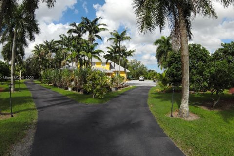 Купить виллу или дом в Хомстед, Флорида 4 спальни, 498.23м2, № 783000 - фото 2