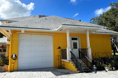 Villa ou maison à vendre à Homestead, Floride: 4 chambres, 498.23 m2 № 783000 - photo 5