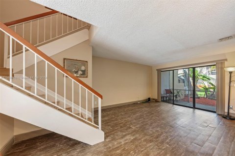 Townhouse in Hollywood, Florida 3 bedrooms, 176.51 sq.m. № 1119645 - photo 24