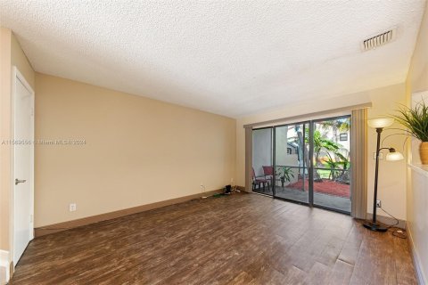 Townhouse in Hollywood, Florida 3 bedrooms, 176.51 sq.m. № 1119645 - photo 25