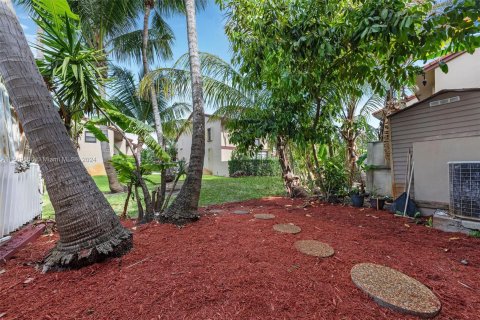 Townhouse in Hollywood, Florida 3 bedrooms, 176.51 sq.m. № 1119645 - photo 17