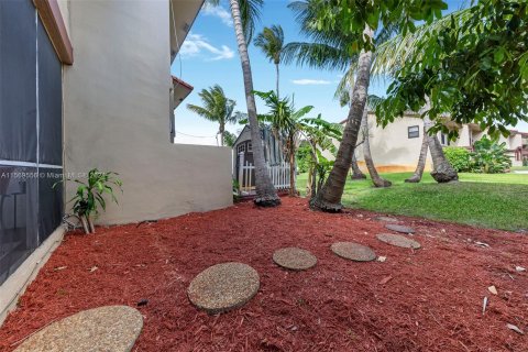 Townhouse in Hollywood, Florida 3 bedrooms, 176.51 sq.m. № 1119645 - photo 14