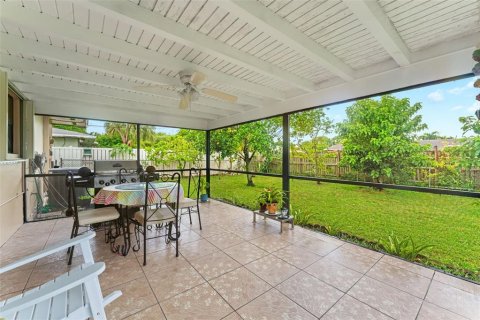 Villa ou maison à vendre à Miami, Floride: 4 chambres, 146.51 m2 № 1297885 - photo 19