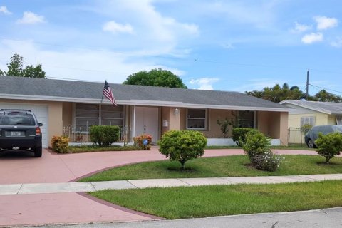 Villa ou maison à vendre à Miami, Floride: 4 chambres, 146.51 m2 № 1297885 - photo 1