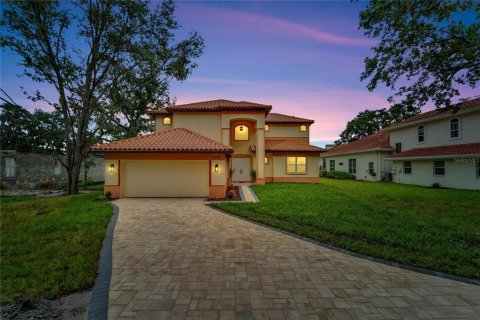 Villa ou maison à vendre à Zephyrhills, Floride: 4 chambres, 301.93 m2 № 1297883 - photo 4