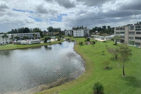 Condo in West Palm Beach, Florida, 2 bedrooms  № 1014086 - photo 17