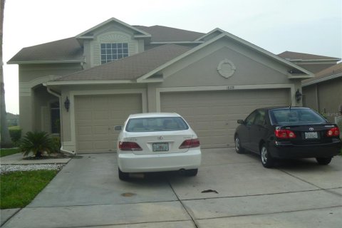 House in Tampa, Florida 4 bedrooms, 263.56 sq.m. № 1084427 - photo 1