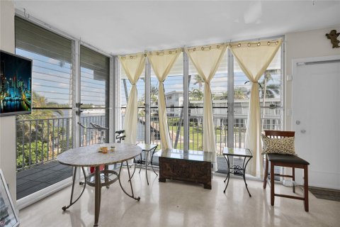 Condo in Fort Lauderdale, Florida, 2 bedrooms  № 1007694 - photo 27