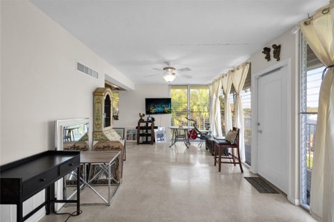 Condo in Fort Lauderdale, Florida, 2 bedrooms  № 1007694 - photo 21