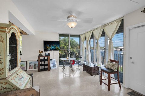 Condo in Fort Lauderdale, Florida, 2 bedrooms  № 1007694 - photo 24