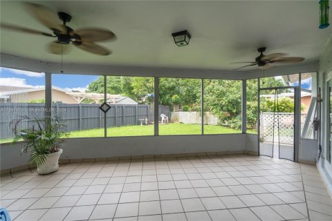 House in Fort Lauderdale, Florida 4 bedrooms, 166.3 sq.m. № 1320816 - photo 27