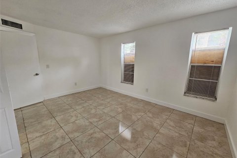 Condo in Lauderhill, Florida, 2 bedrooms  № 1155489 - photo 10