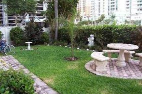 Condo in Fort Lauderdale, Florida, 2 bedrooms  № 1178329 - photo 2