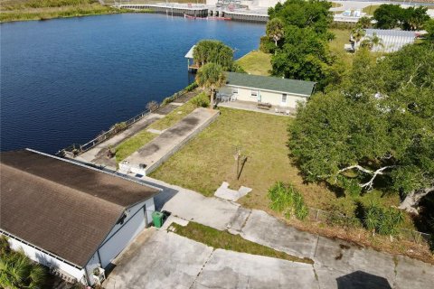 House in Okeechobee, Florida 2 bedrooms, 124.86 sq.m. № 1109608 - photo 7