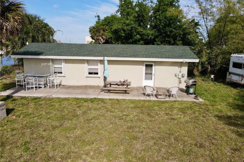 House in Okeechobee, Florida 2 bedrooms, 124.86 sq.m. № 1109608 - photo 1