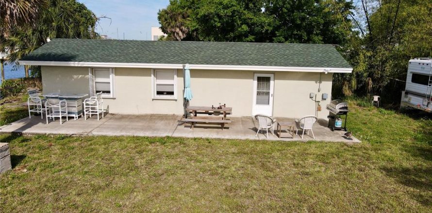 House in Okeechobee, Florida 2 bedrooms, 124.86 sq.m. № 1109608