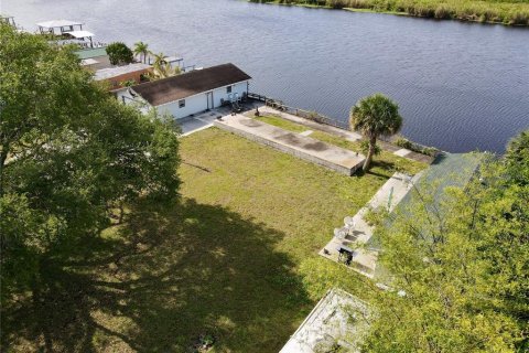 House in Okeechobee, Florida 2 bedrooms, 124.86 sq.m. № 1109608 - photo 25