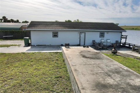 House in Okeechobee, Florida 2 bedrooms, 124.86 sq.m. № 1109608 - photo 6