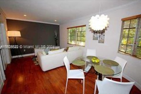 Condominio en venta en Miami Beach, Florida, 1 dormitorio, 66.89 m2 № 1282467 - foto 1