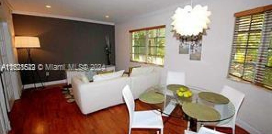 Condominio en Miami Beach, Florida, 1 dormitorio  № 1282467