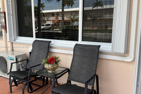 Condo in Hallandale Beach, Florida, 1 bedroom  № 1270128 - photo 3