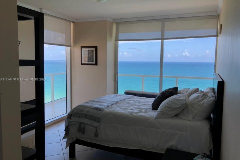 Condo in Sunny Isles Beach, Florida, 2 bedrooms  № 145756 - photo 4