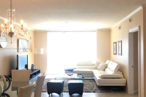 Condo in Sunny Isles Beach, Florida, 2 bedrooms  № 145756 - photo 10