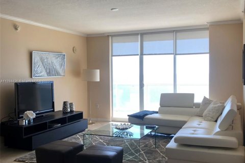 Condo in Sunny Isles Beach, Florida, 2 bedrooms  № 145756 - photo 8