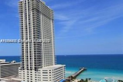 Condo in Sunny Isles Beach, Florida, 2 bedrooms  № 145756 - photo 1