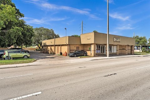 Immobilier commercial à vendre à Fort Lauderdale, Floride № 66189 - photo 7