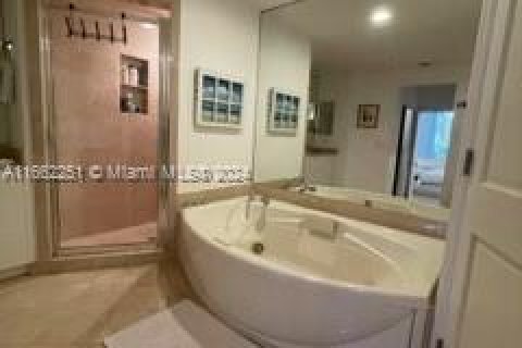 Condo in Key Biscayne, Florida, 2 bedrooms  № 1370427 - photo 15