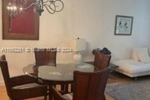 Condo in Key Biscayne, Florida, 2 bedrooms  № 1370427 - photo 11