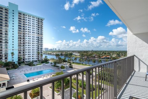 Condo in Hollywood, Florida, 2 bedrooms  № 1370425 - photo 4