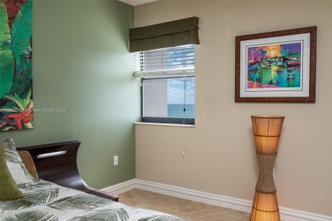 Condo in Hollywood, Florida, 2 bedrooms  № 1370425 - photo 17