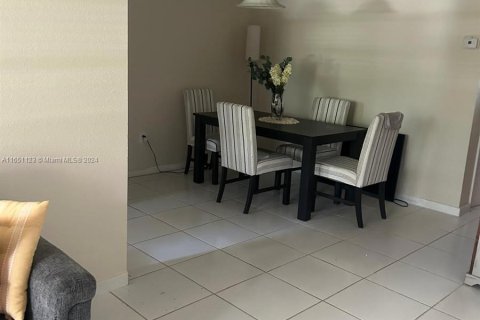 Copropriété à louer à Miami, Floride: 1 chambre, 64.2 m2 № 1333164 - photo 2