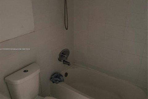 Condo in Miami, Florida, 1 bedroom  № 1333164 - photo 6