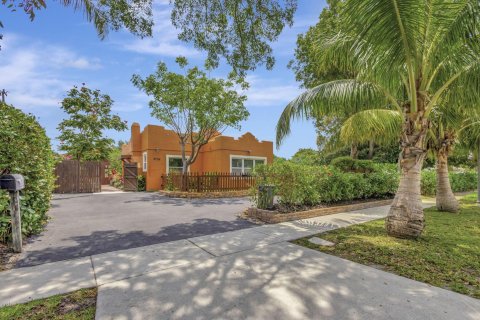 Villa ou maison à vendre à West Palm Beach, Floride: 2 chambres, 118.82 m2 № 1189956 - photo 1