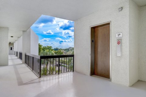 Condo in West Palm Beach, Florida, 2 bedrooms  № 1017107 - photo 27