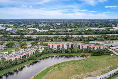 Condo in West Palm Beach, Florida, 2 bedrooms  № 1017107 - photo 1