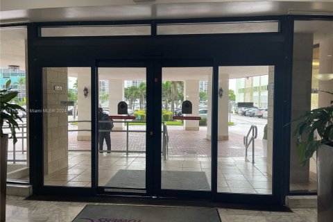 Copropriété à vendre à Hollywood, Floride: 2 chambres, 102.19 m2 № 1239721 - photo 4