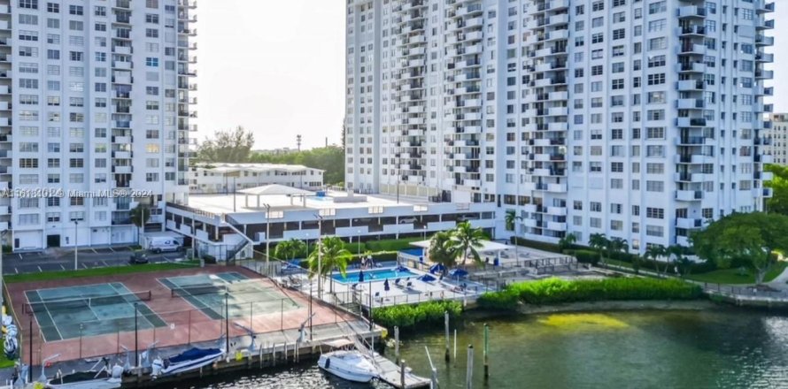 Condominio en Aventura, Florida, 1 dormitorio  № 1239720