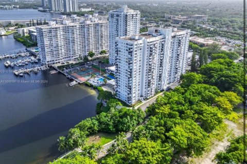 Condominio en venta en Aventura, Florida, 1 dormitorio, 82.4 m2 № 1239720 - foto 2