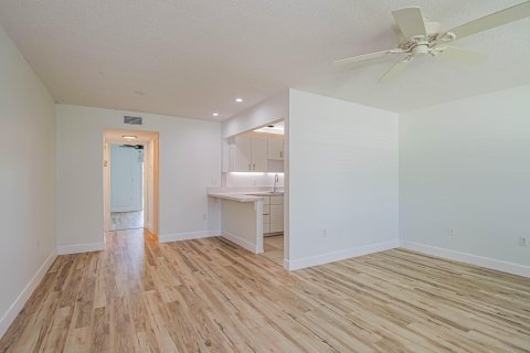 Condo in Vero Beach, Florida, 1 bedroom  № 1217341 - photo 24