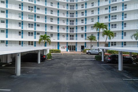 Copropriété à vendre à Pompano Beach, Floride: 2 chambres, 111.48 m2 № 1178323 - photo 1