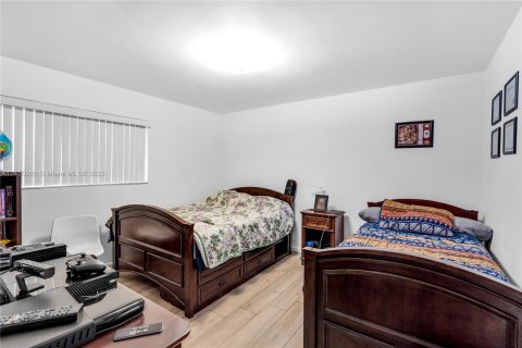 Condominio en venta en Hialeah, Florida, 2 dormitorios, 91.51 m2 № 720367 - foto 23