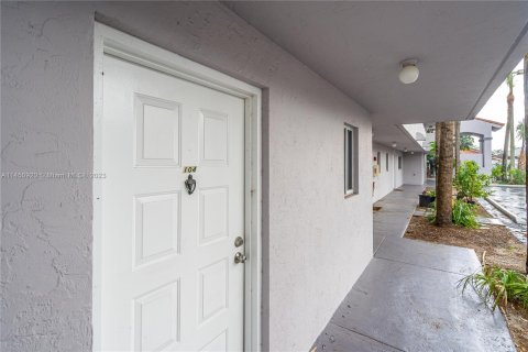 Copropriété à vendre à Hialeah, Floride: 2 chambres, 91.51 m2 № 720367 - photo 8