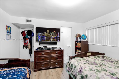 Copropriété à vendre à Hialeah, Floride: 2 chambres, 91.51 m2 № 720367 - photo 24