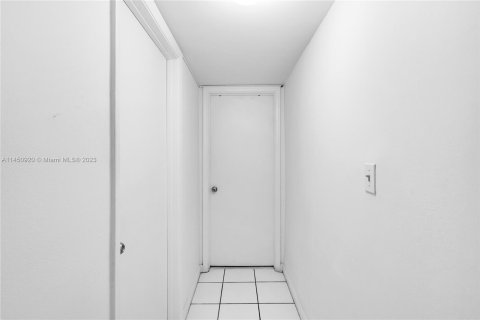 Condominio en venta en Hialeah, Florida, 2 dormitorios, 91.51 m2 № 720367 - foto 20